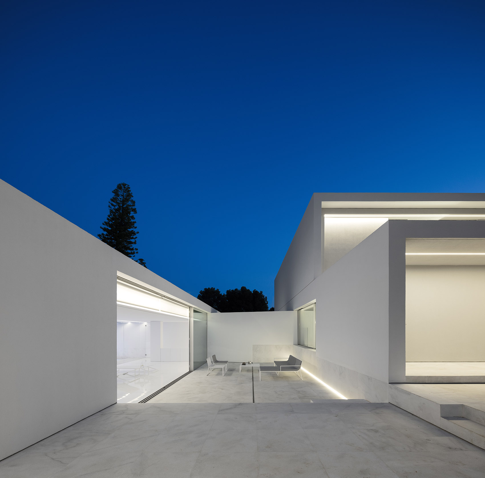 松树林之间的住宅，西班牙 / Fran Silvestre Arquitectos-22