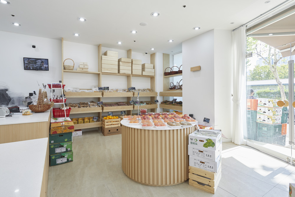 16 坪清爽果品店，展现简约设计魅力-6