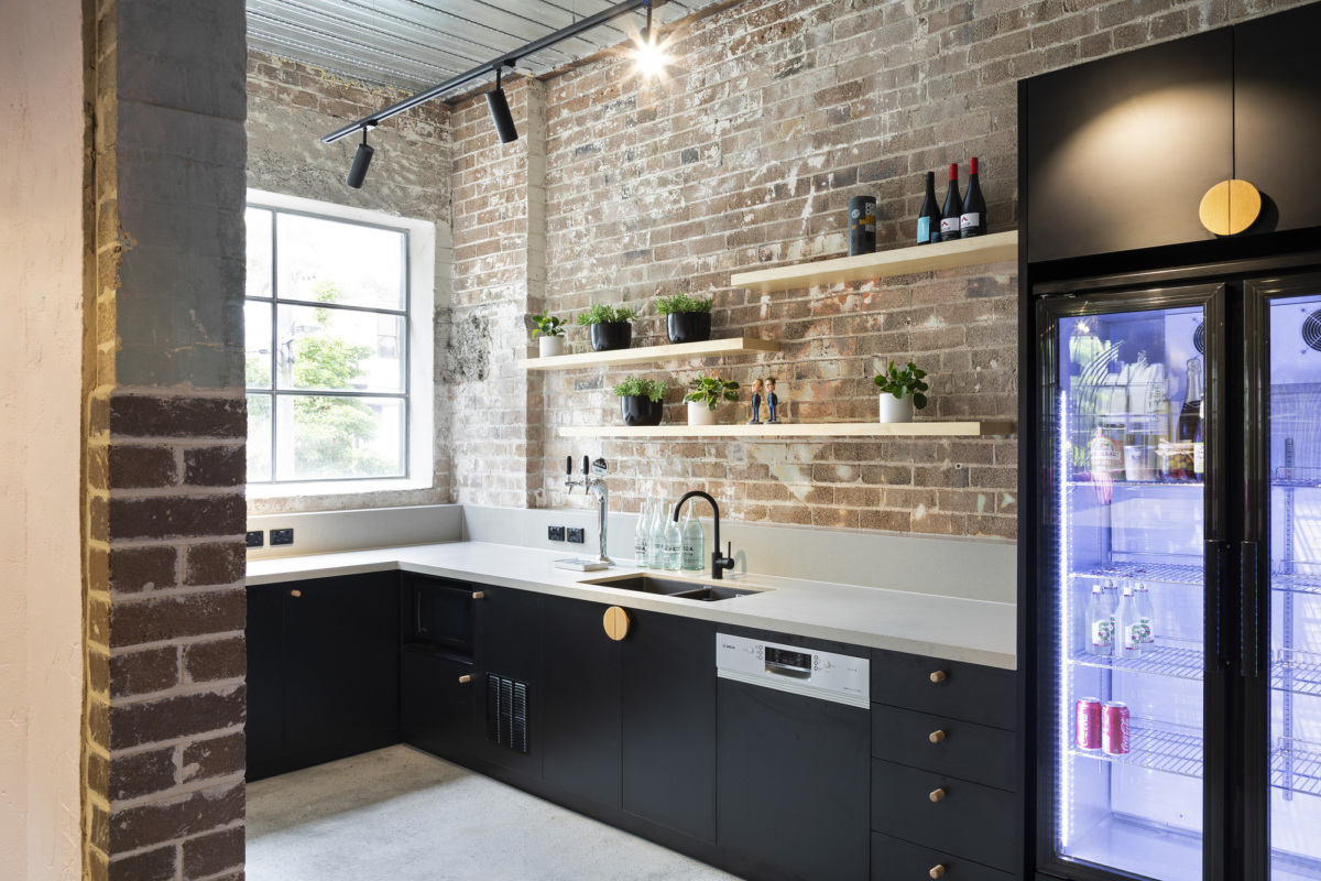 英国 Blackbird Ventures 办公室 - 活力色彩与鸟巢元素的创意空间-17