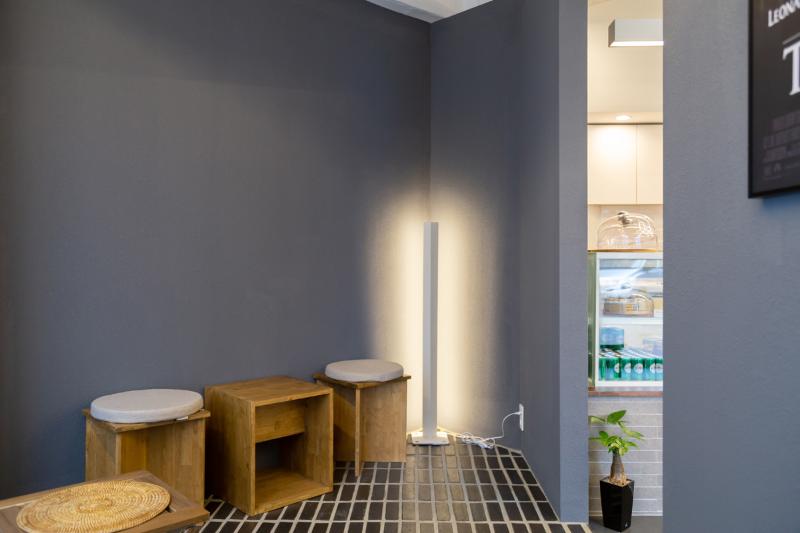 18 坪舒适空间，白色调与灰色点睛的咖啡馆设计-15