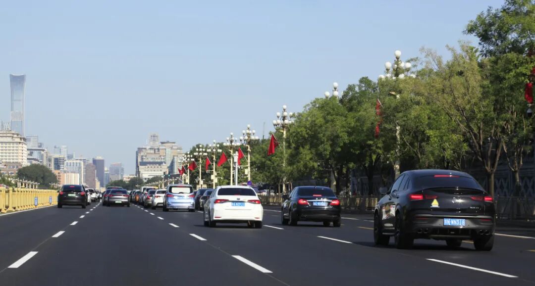 清华美院杜异教授团队完成抗战胜利80周年纪念活动长安街景观等设计任务，盛典氛围完美呈现-7