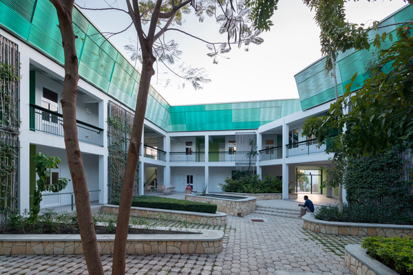 GHESKIO Tuberculosis Hospital / MASS Design Group-42