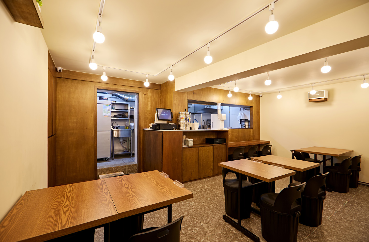 12 平米小空间的温暖木质卧室设计-3