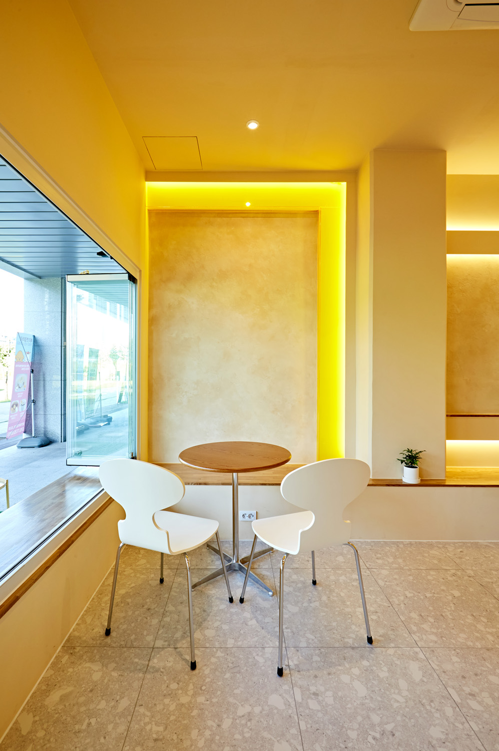 韩咖啡店设计 | 照明点亮 14 平空间-16