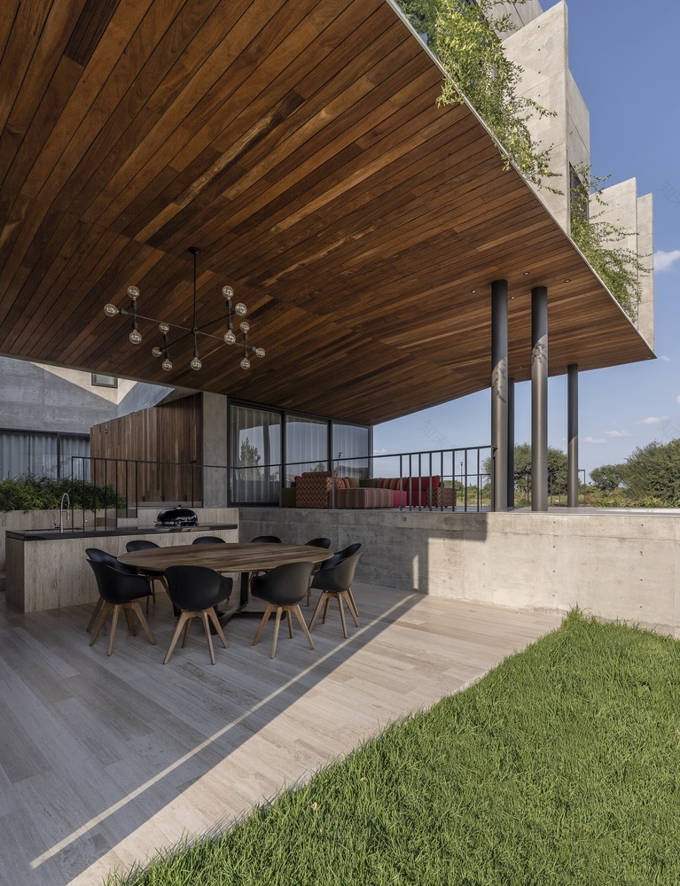 封闭社区内的内向型家居巨石——DeLunna House-27