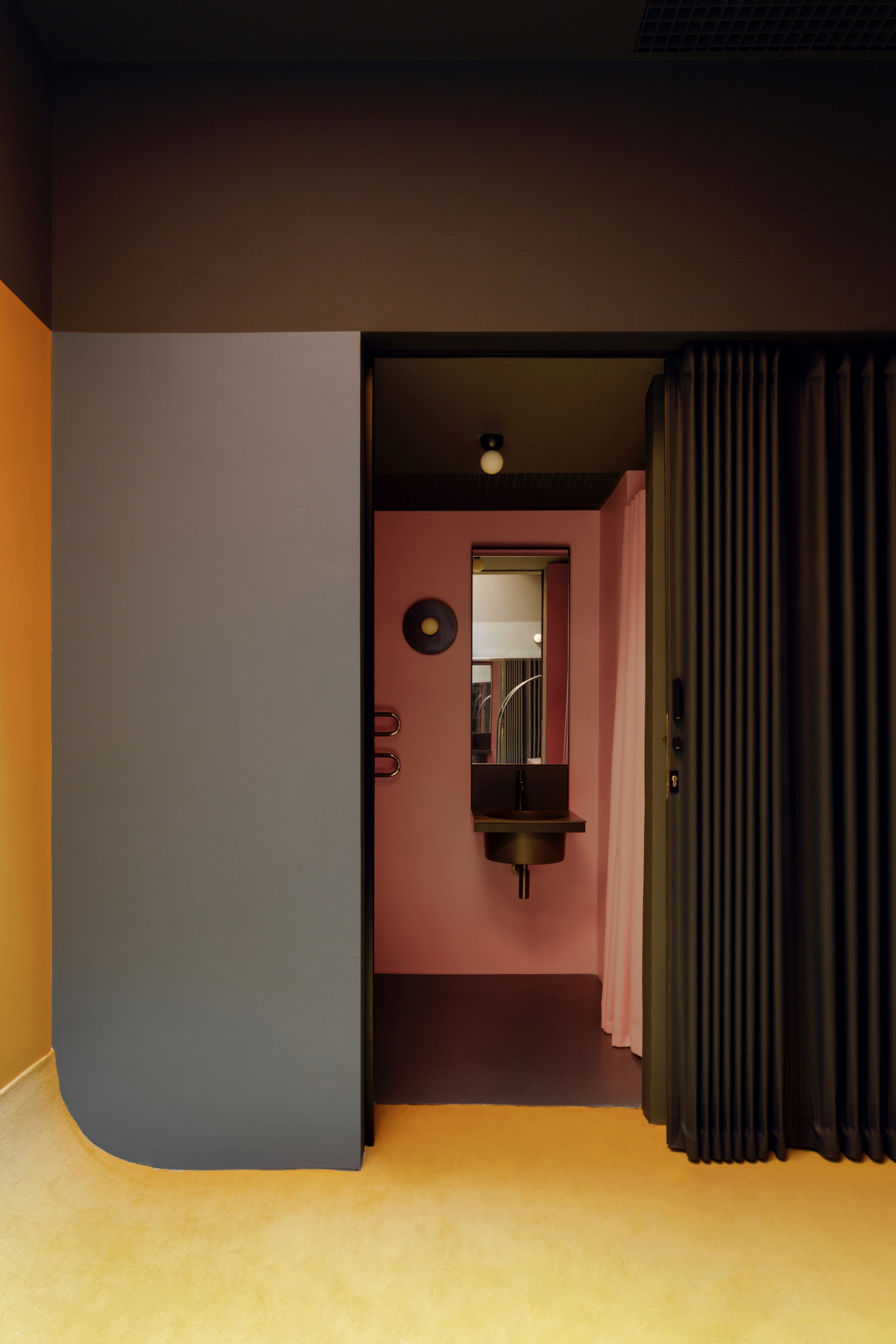 色彩鲜明的剧场化妆间设计-21