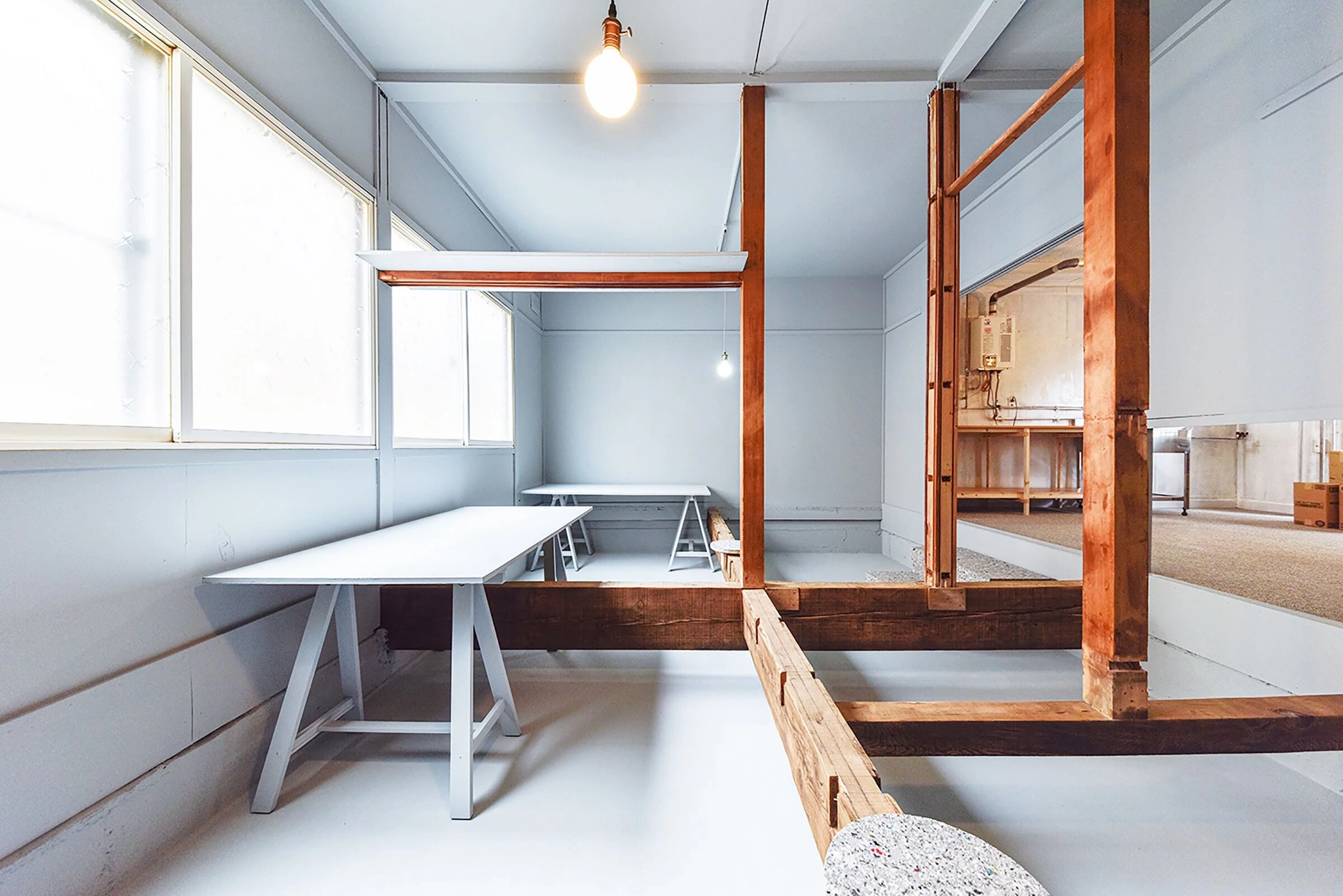 木质公寓变办公室 | 颠覆传统的创意设计-11