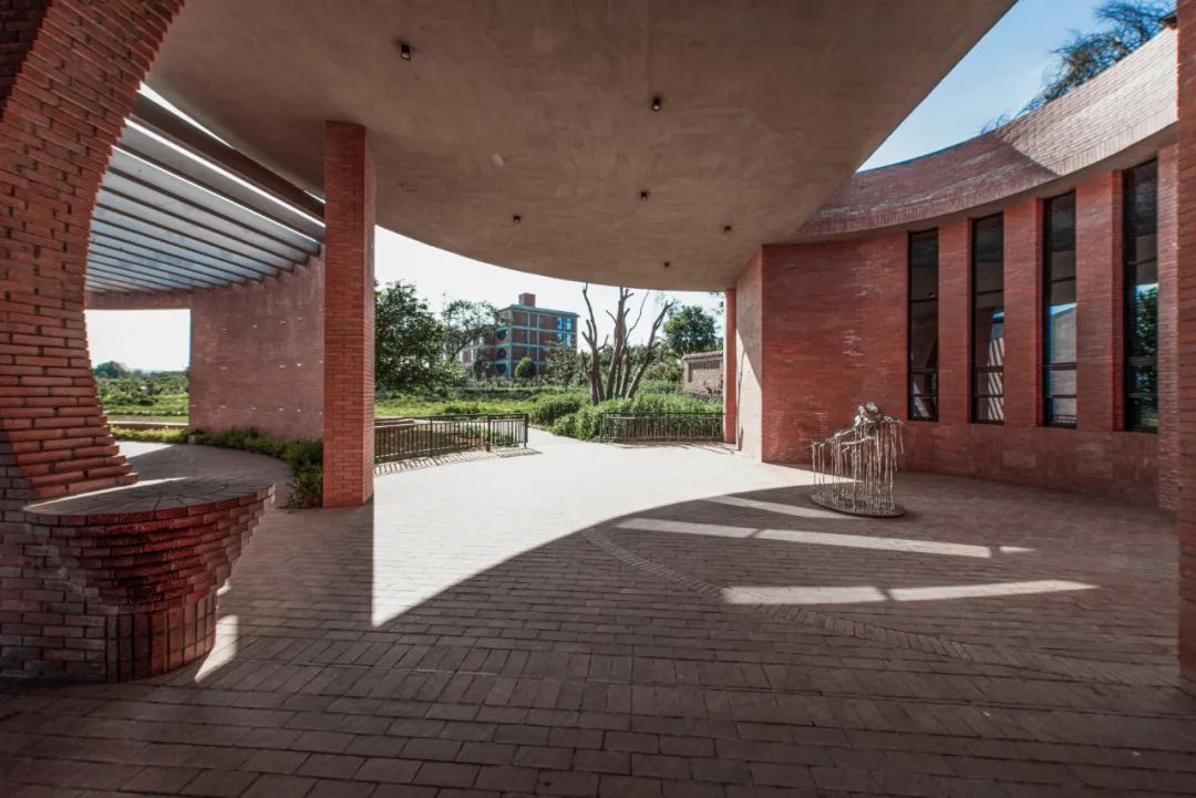 李子沟村的红砖自然礼堂-56