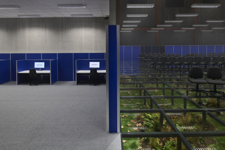 Prada 2024秋冬男装秀场设计丨AMO-12