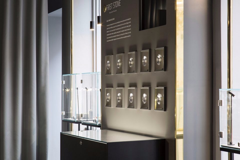 矩形空间“波浪”琥珀店-8