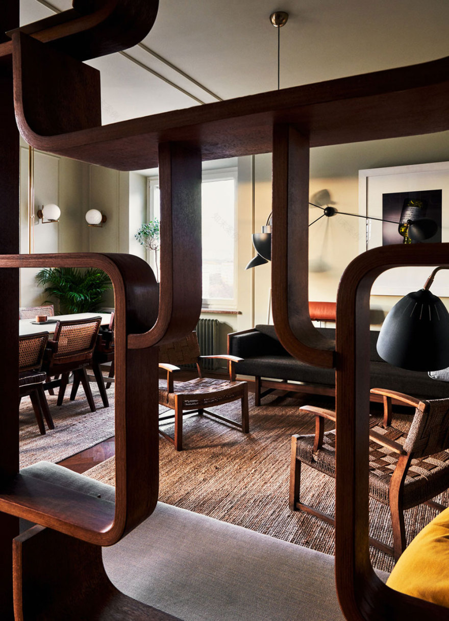 斯德哥尔摩摄影师公寓 | 深色调与木元素的时尚混搭-5