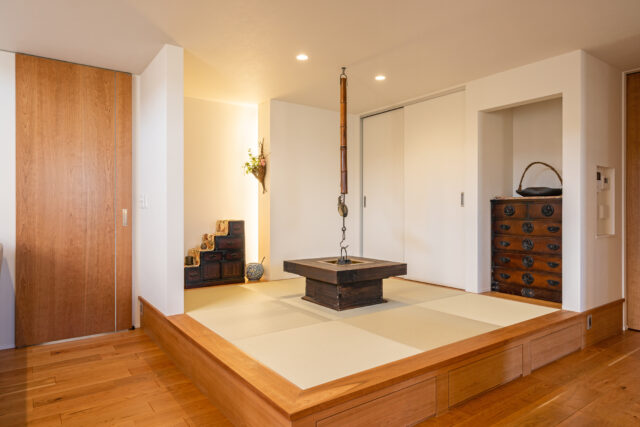 回遊動線と寛ぎの軒下テラスで,それぞれの暮らしを叶える二世帯の住まい丨日本宮城丨株式会社杜設計-45