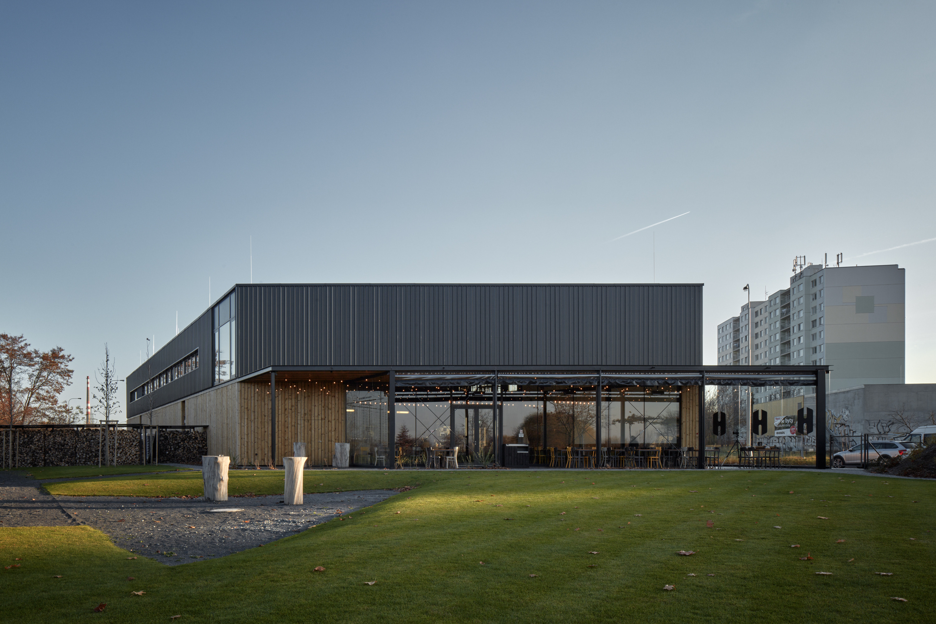 Prague Hostivar H2 啤酒餐厅设计-42