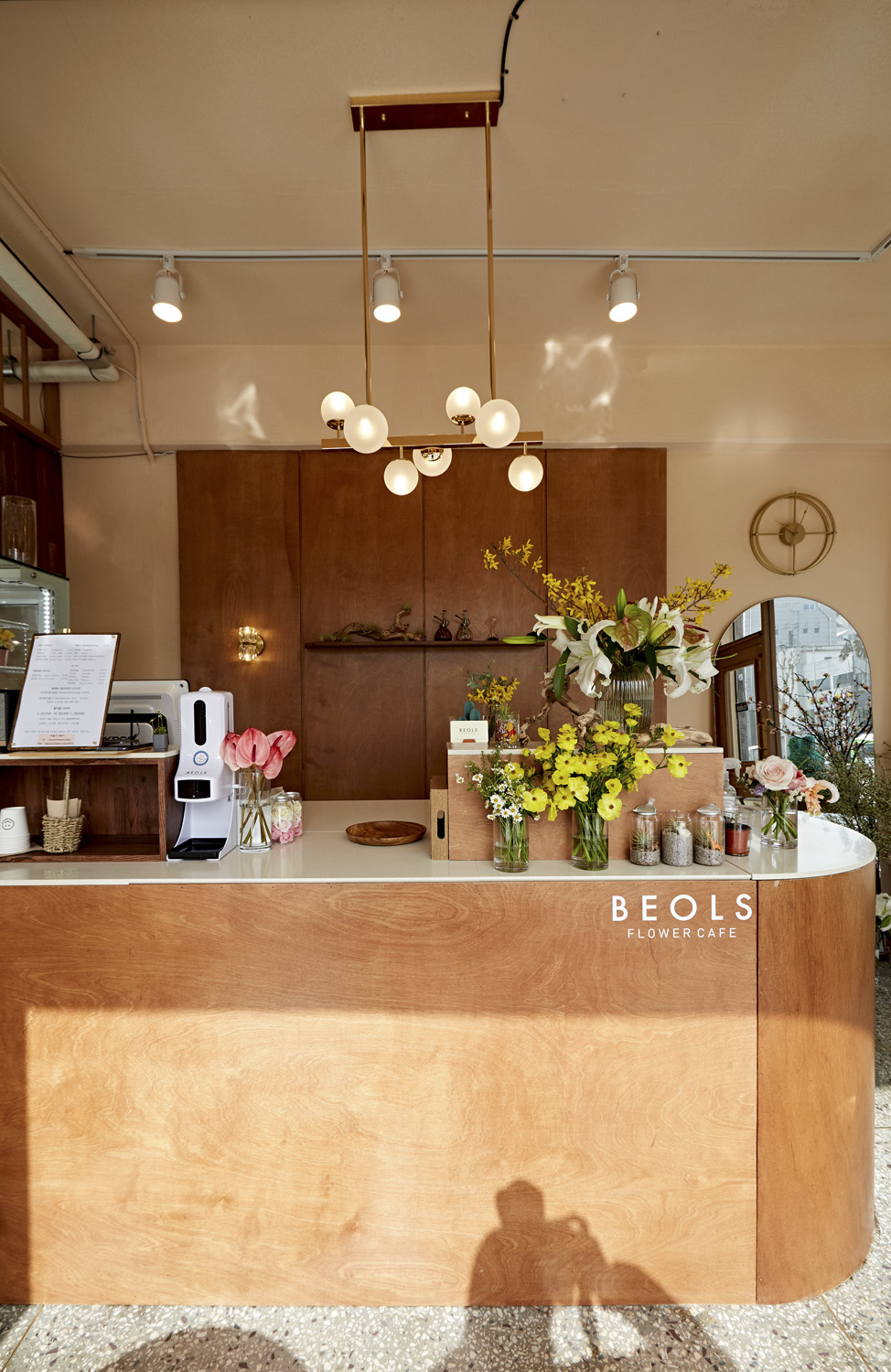 温煦氛围的 10 坪白砖咖啡馆设计案例-8