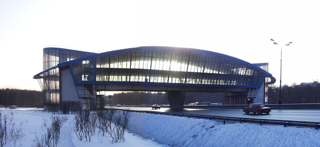 9公里莫斯科环城公路带零售设施人行天桥丨俄罗斯莫斯科丨ASADOV architects(亚历山大·阿萨多夫等)-0