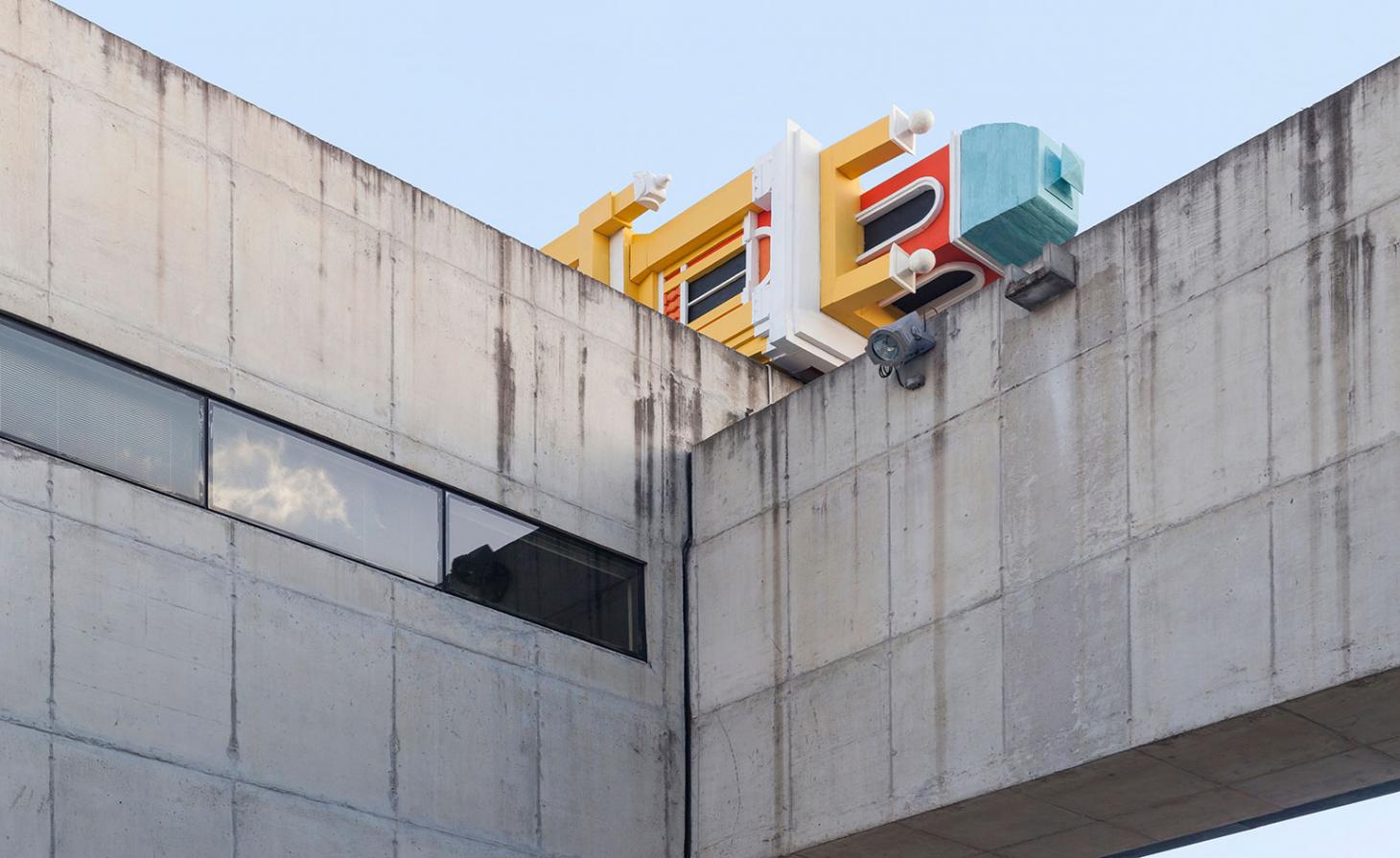 皮拉尔·昆特罗斯在圣保罗的“颠覆”钟楼装置艺术-13