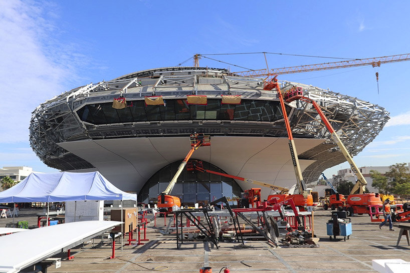 洛杉矶 fluid 面 Lucas 博物馆安装中,千余曲面 FRP 板营造有机氛围-18