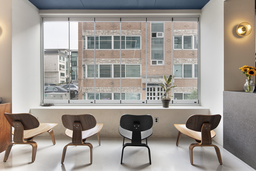 首尔 50 平小空间打造出的工业风咖啡厅-15