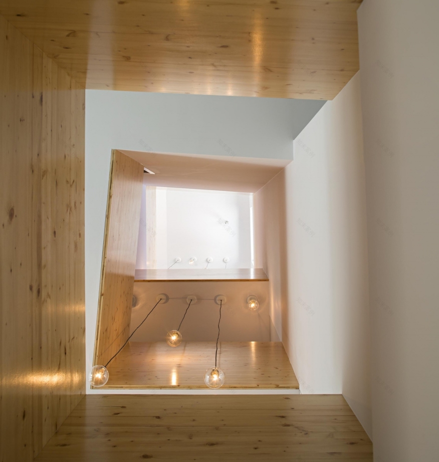 葡萄牙城市家庭住宅 | 现代化与传统瓷砖的完美融合-42