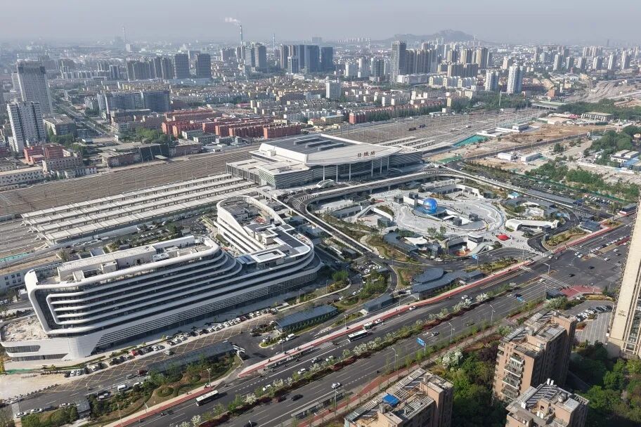 “海曲之光”闪耀!中建八局日照综合客运站项目通车-86