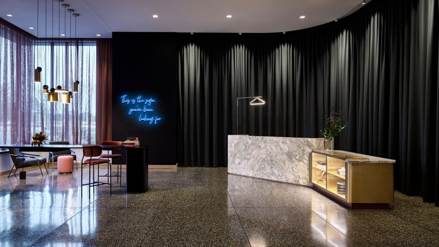 密尔沃基西部文艺复兴酒店丨美国丨Simeone Deary Design Group-9