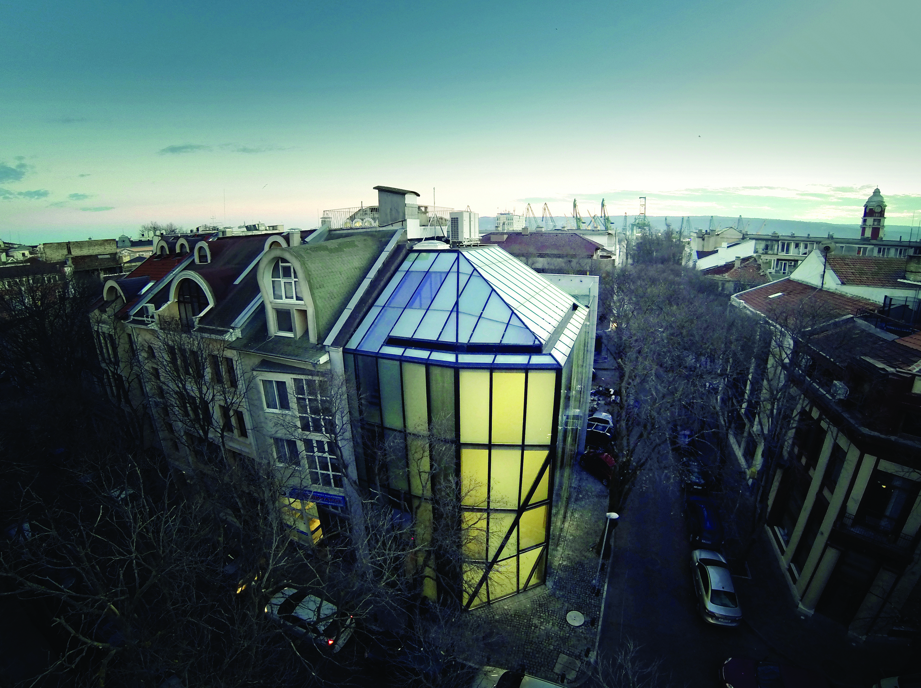 保加利亚 Varna 商业办公大楼-20