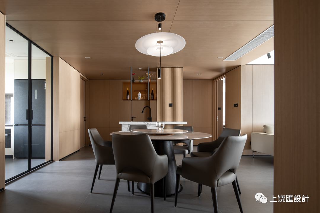 奶油白与原木色居住空间设计丨红石空间设计-18