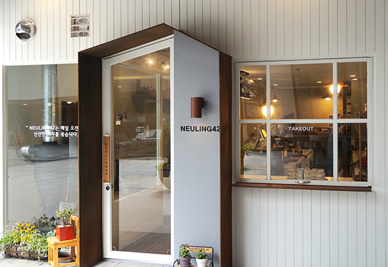 42 号店铺，21 平米纯白现代咖啡馆设计-4