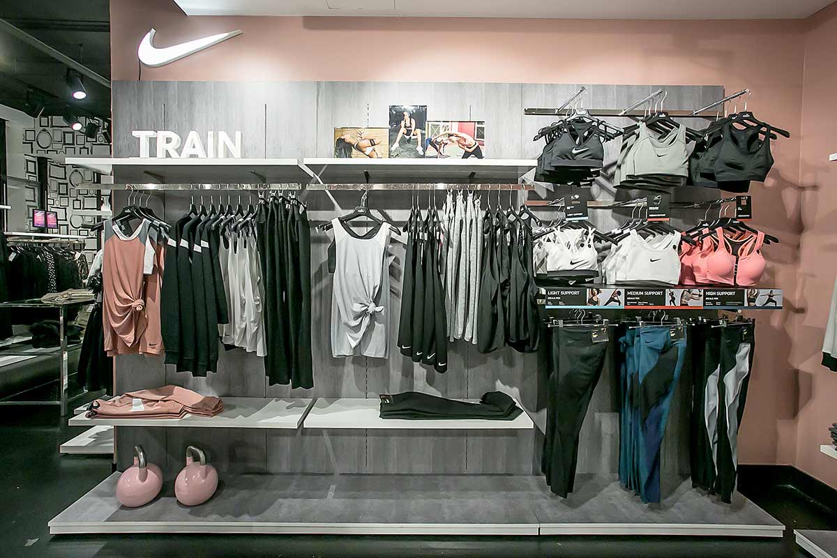 "Coin 商店里的 Nike 新概念 | 简约甜美粉红空间"-26