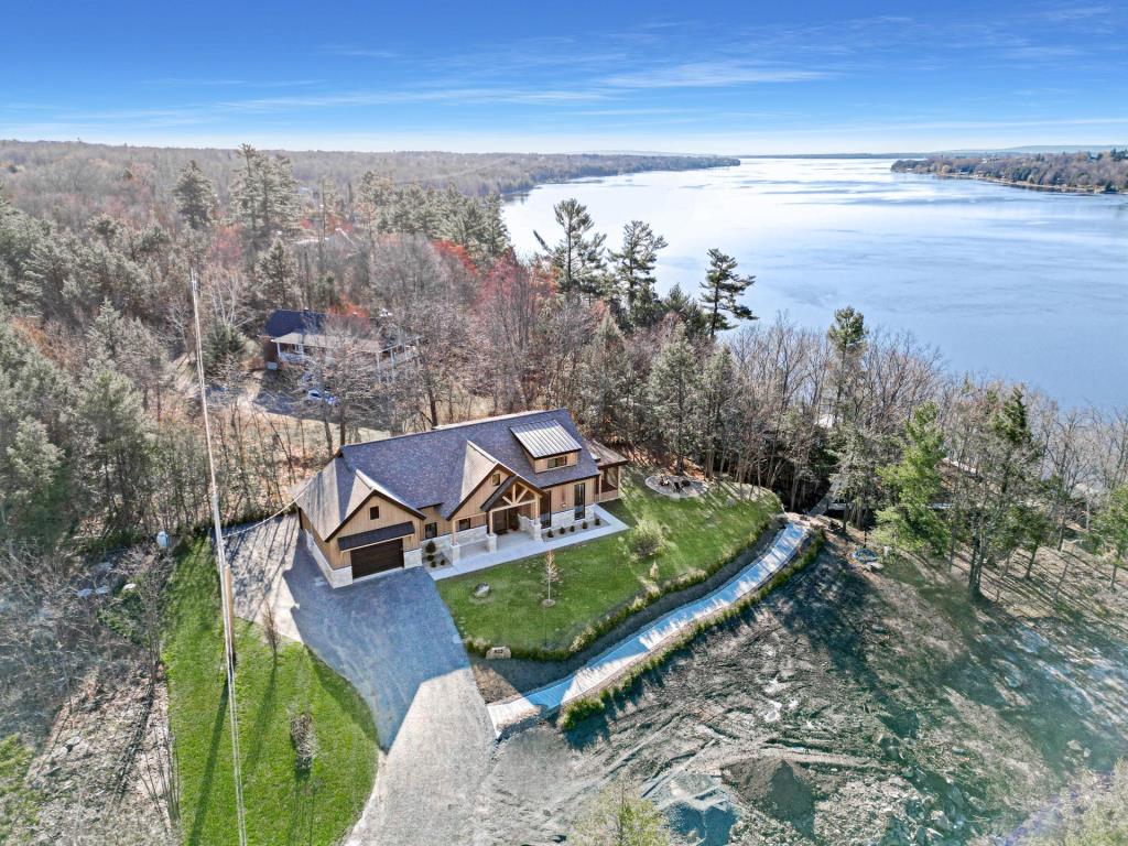 劳伦琴地区水边豪华房产丨Joli Joli Design-5