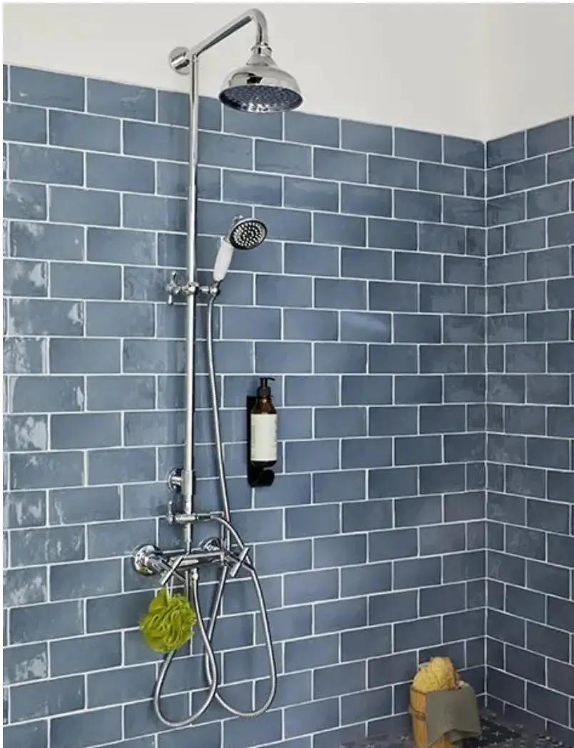 蓝色木调小卫生间 | 现代乡村风情的舒适设计-4