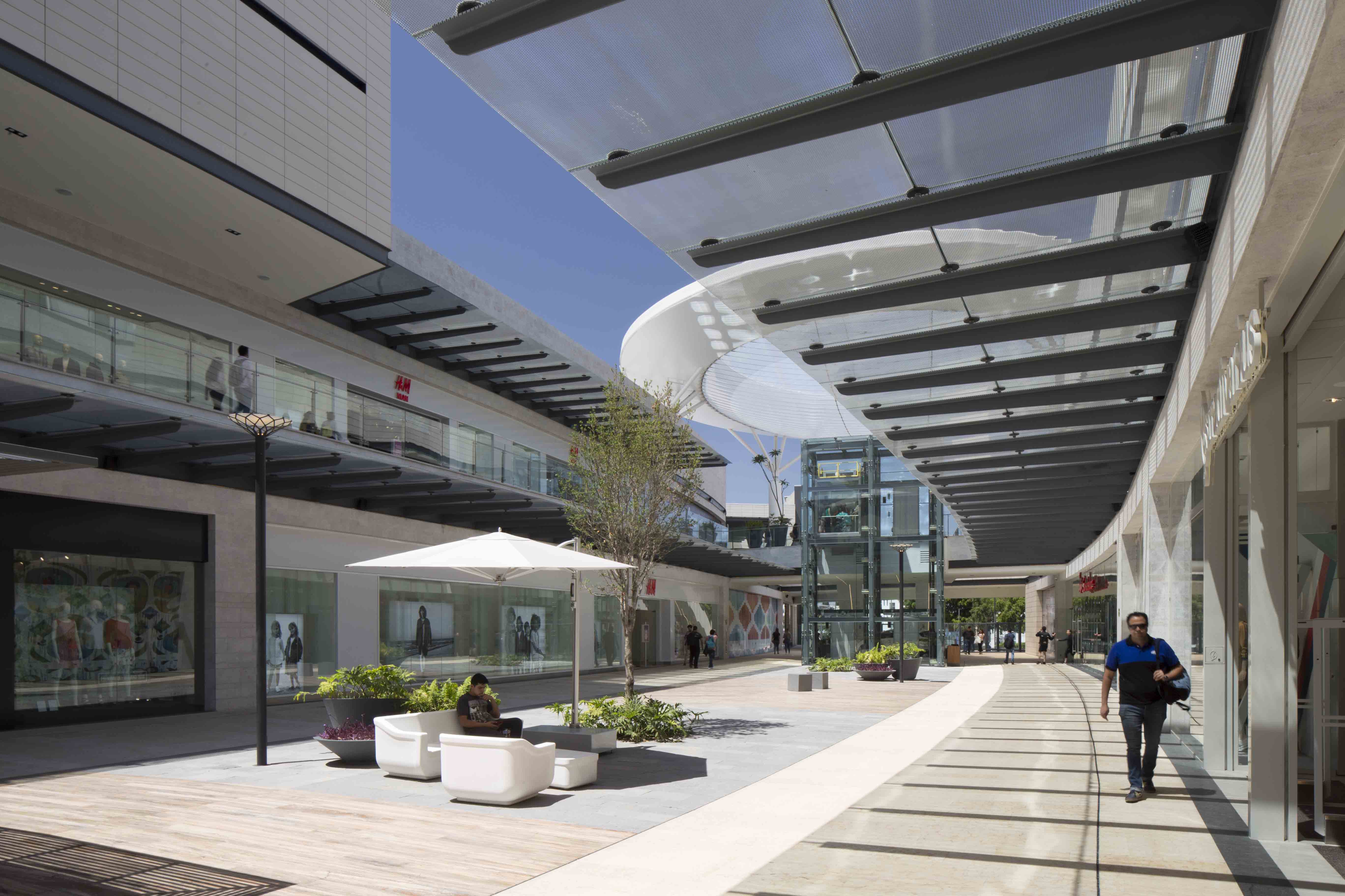 Puerta La Victoria 购物中心设计-21