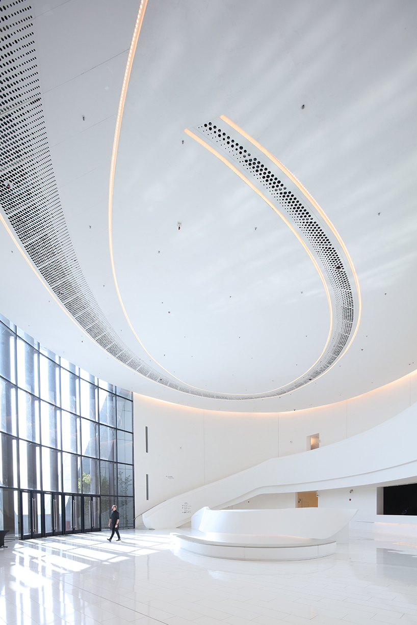 香港西九龍文娛藝術區戲曲中心，像是由金屬編織而成的大燈籠。 - WEHOUSE-6