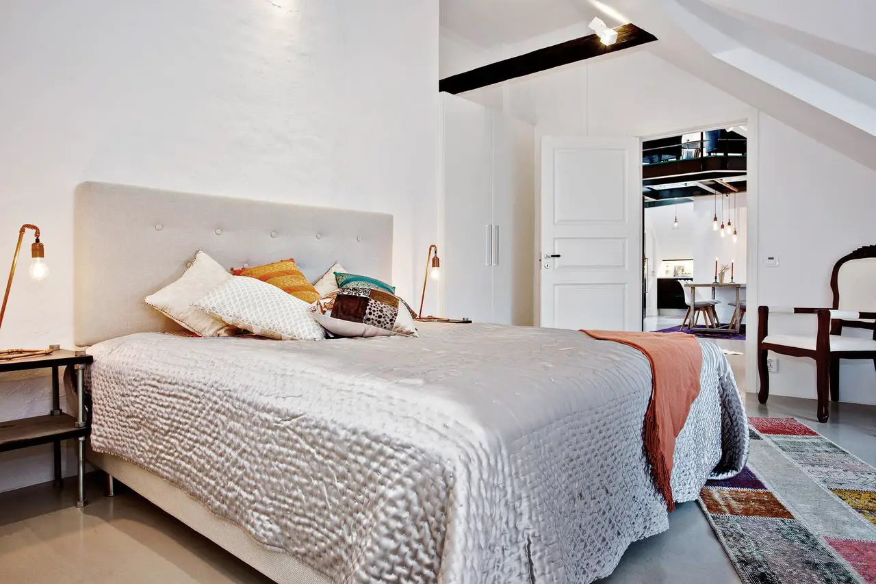 瑞典独特 Loft 设计，玻璃钢 mezzanine 打造惊艳阅读空间-16