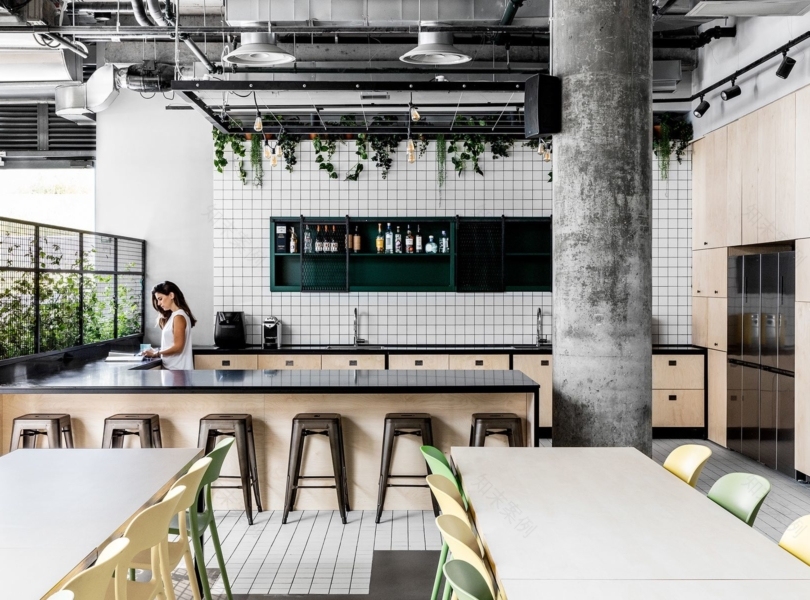 A Look Inside The Baker Center Spec Office Suites in Minneapolis - Officelovin'-15