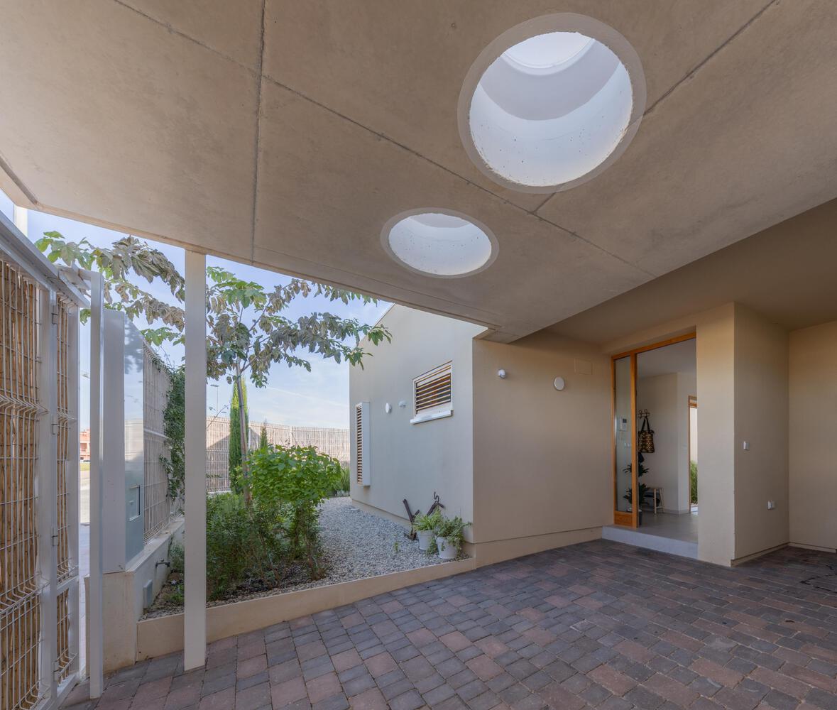 三角之家 · 智利用北向地块的被动式生物气候建筑设计丨Ecoproyecta-1