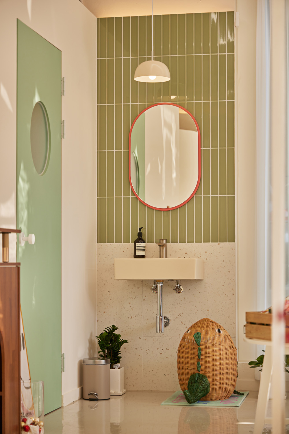 欧洲风情 17 平小空间，贝壳元素打造精致卧室&工作室-19