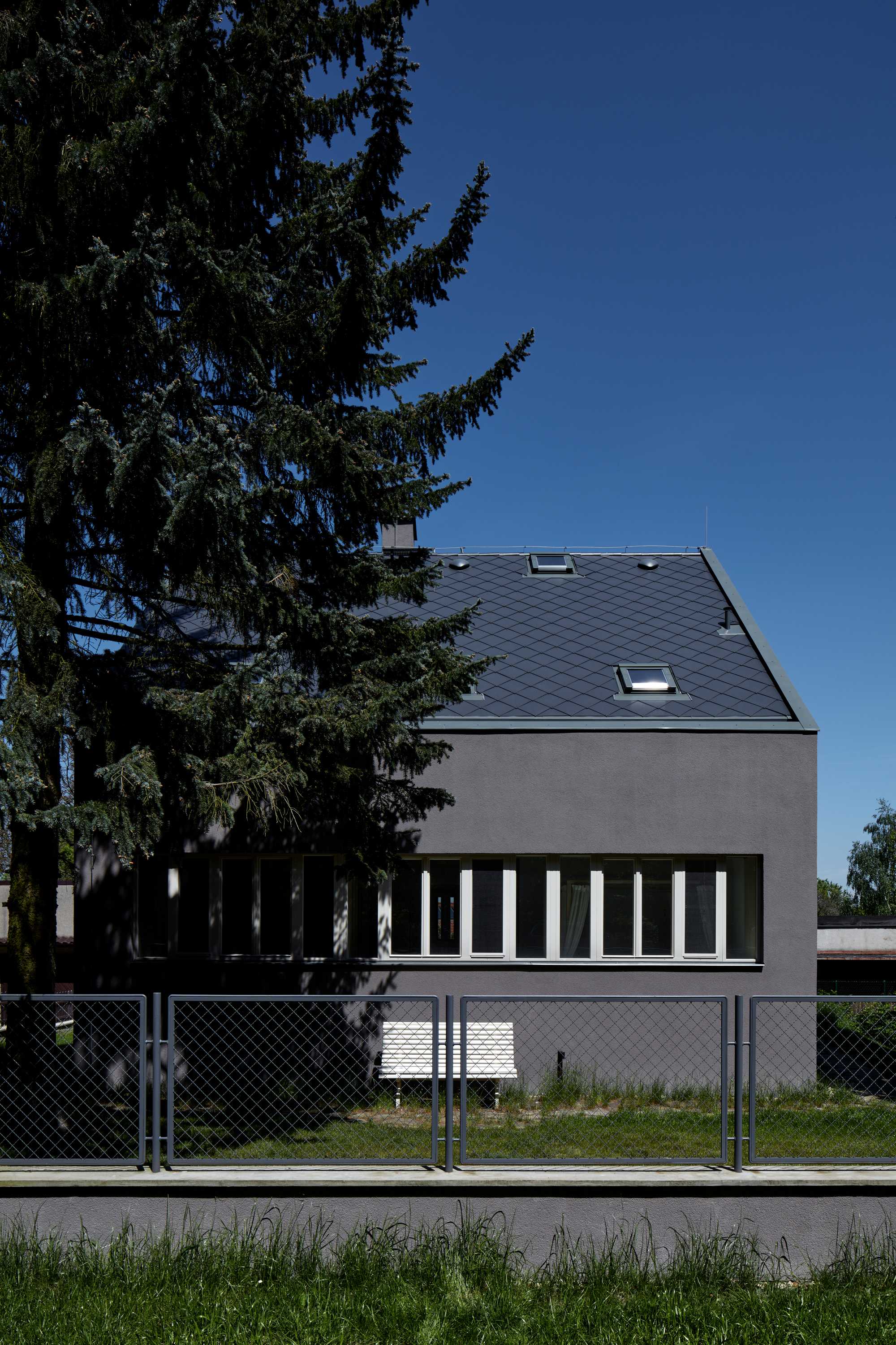 house by the forrest-11