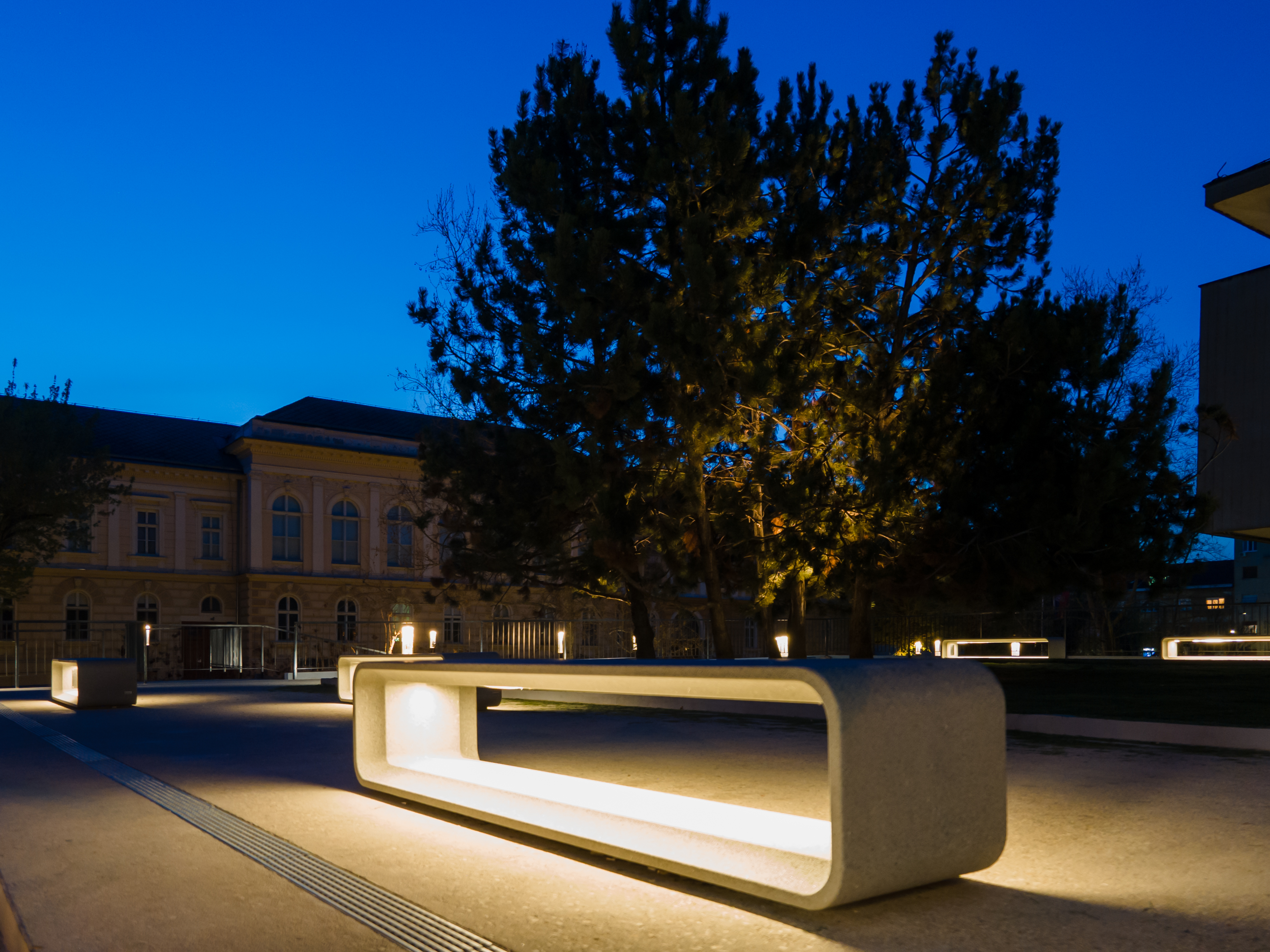 Vojvodina当代艺术博物馆前高原翻新丨DBA doo-8