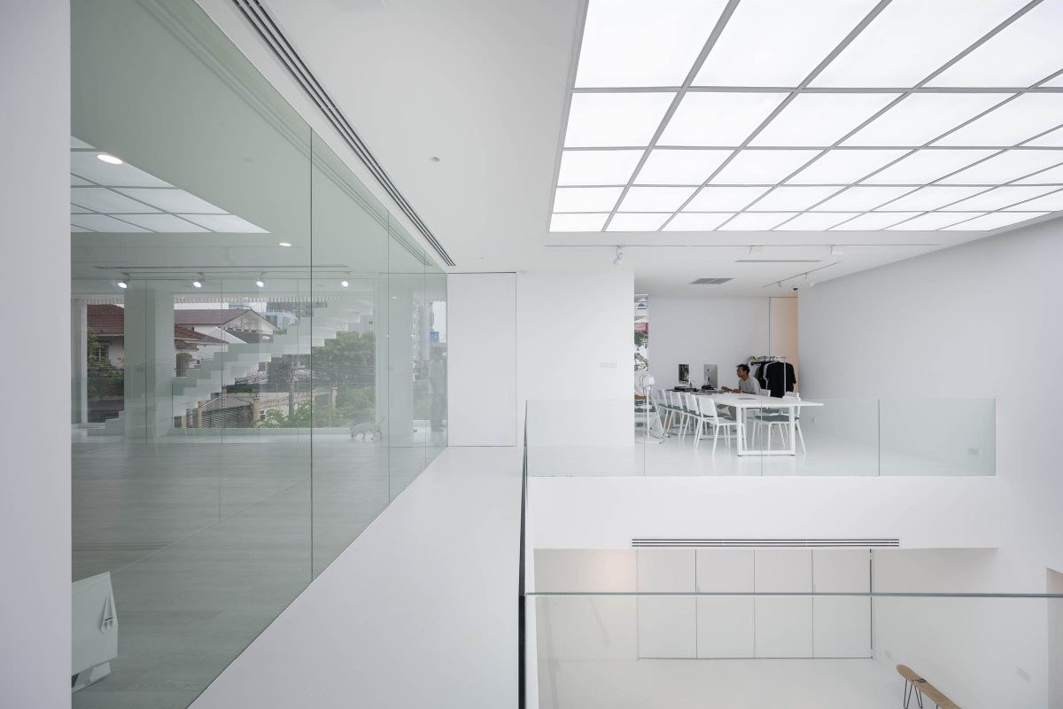 บ้านสีขาว โฮมสตูดิโอที่ผสานพื้นที่อยู่อาศัยในบ้านหลากฟังก์ชัน-16