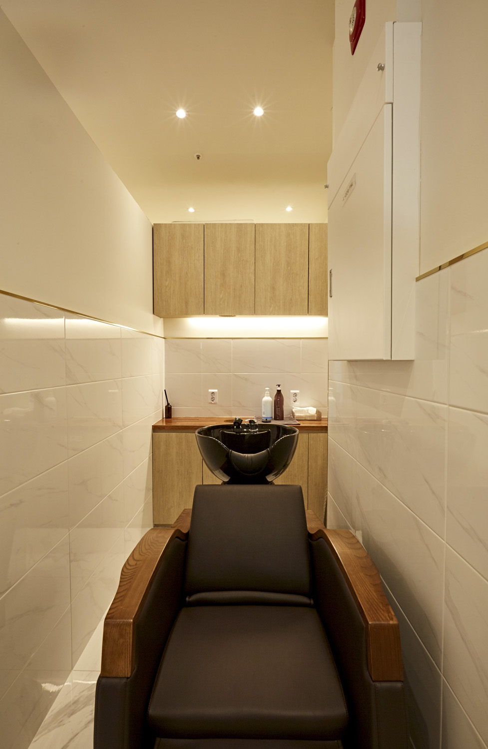 现代简约 15 坪双皮塔中心商空设计-13