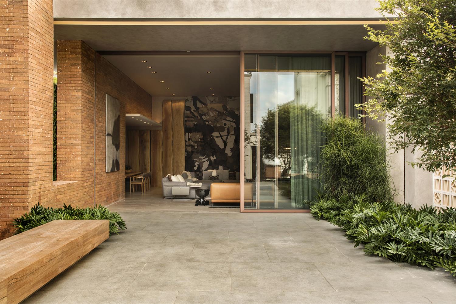 热带绿意融入的商业展示空间设计-1