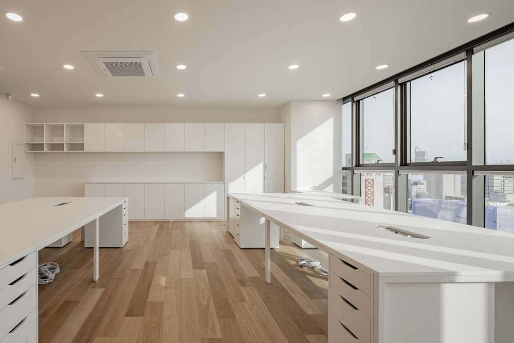 白色与木质的优雅融合 | 53 度商务办公室设计-8