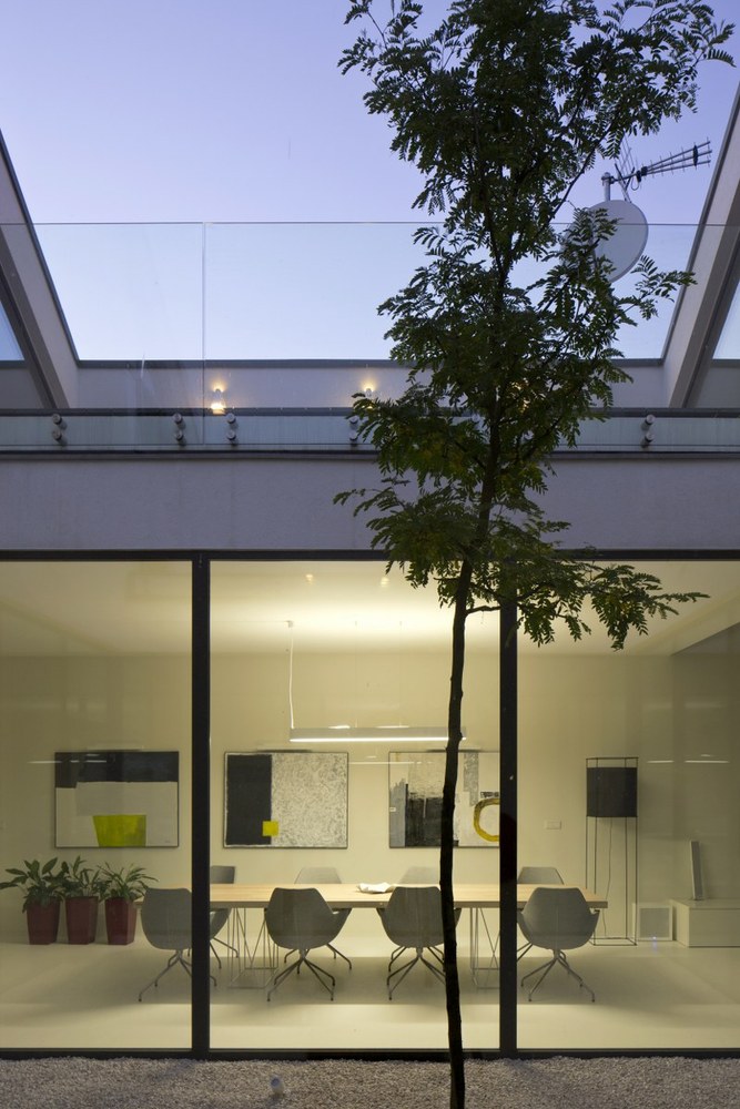 波兰南部森林中的现代简约住宅-63