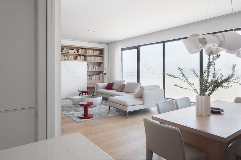 江景平层空间,自然与艺术和谐共生-49