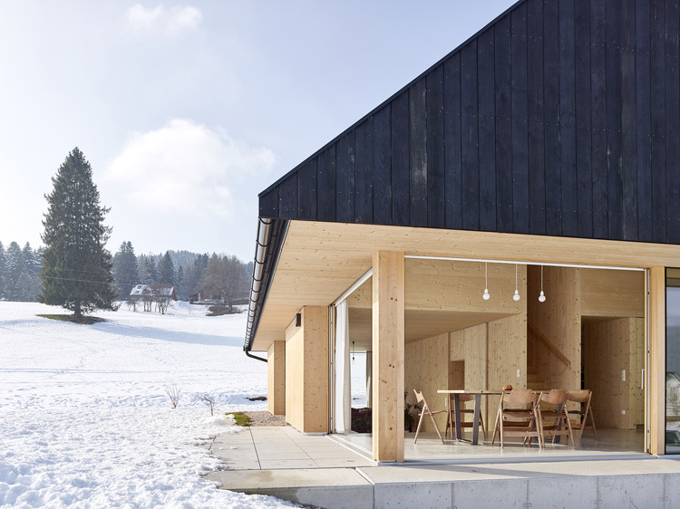 奥地利山墙屋 | 木、混凝土与玻璃的宁静和谐空间-12