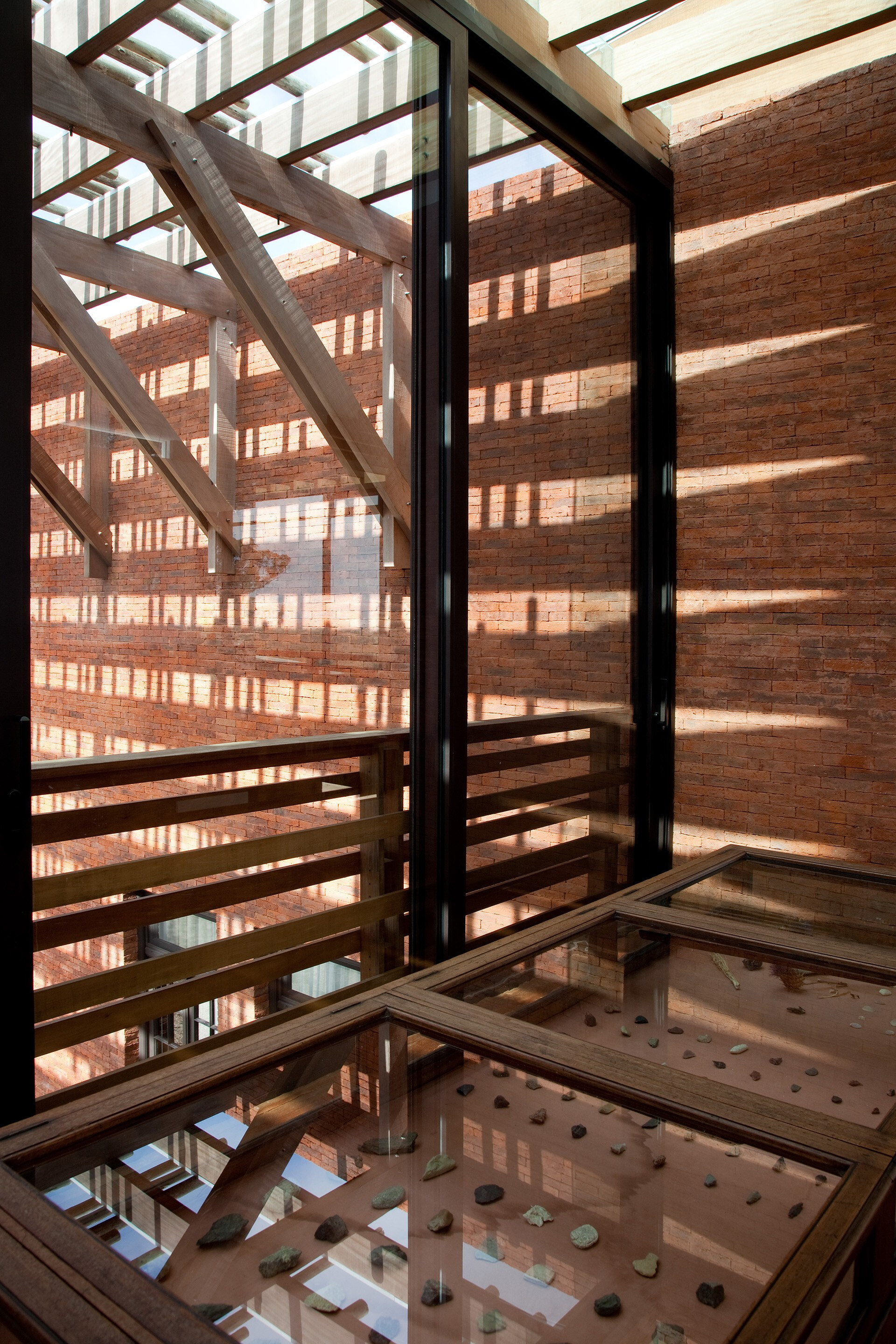 乌拉圭度假屋 | 砖石矩阵中的光影游戏-44