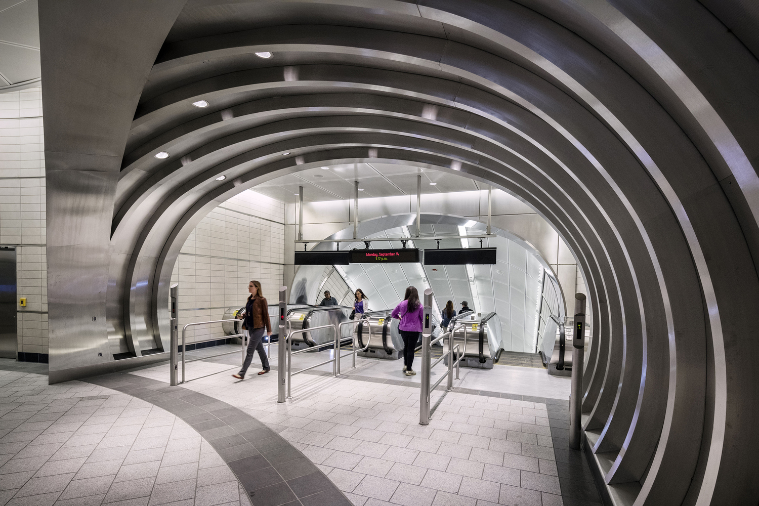 纽约 34 街哈德逊庭院地铁站 | 现代化交通设施的创新设计-30