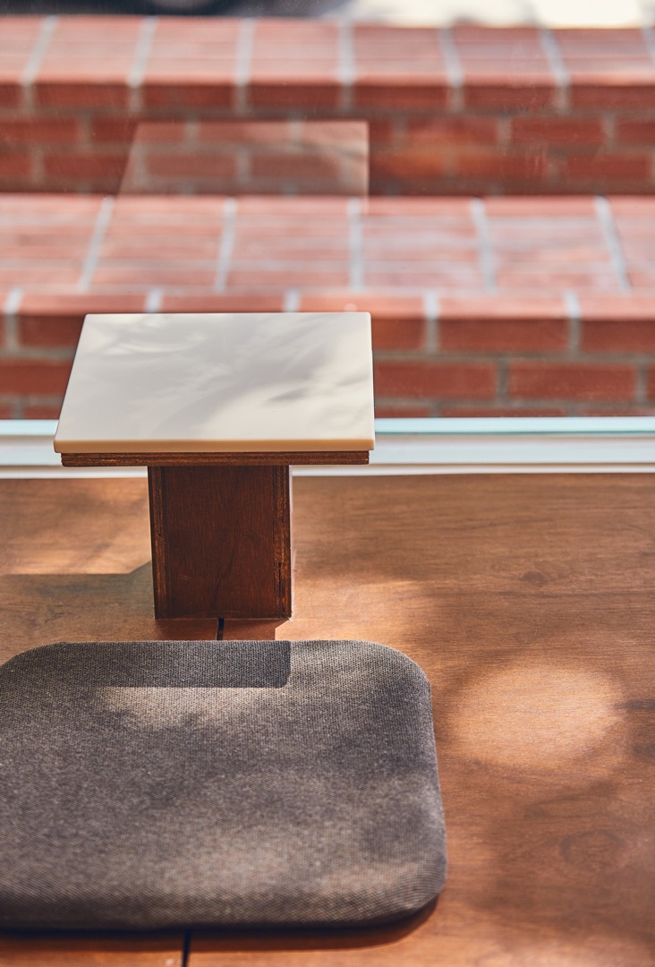 现代简约 17 坪咖啡厅 | 原木质感打造温馨空间-8