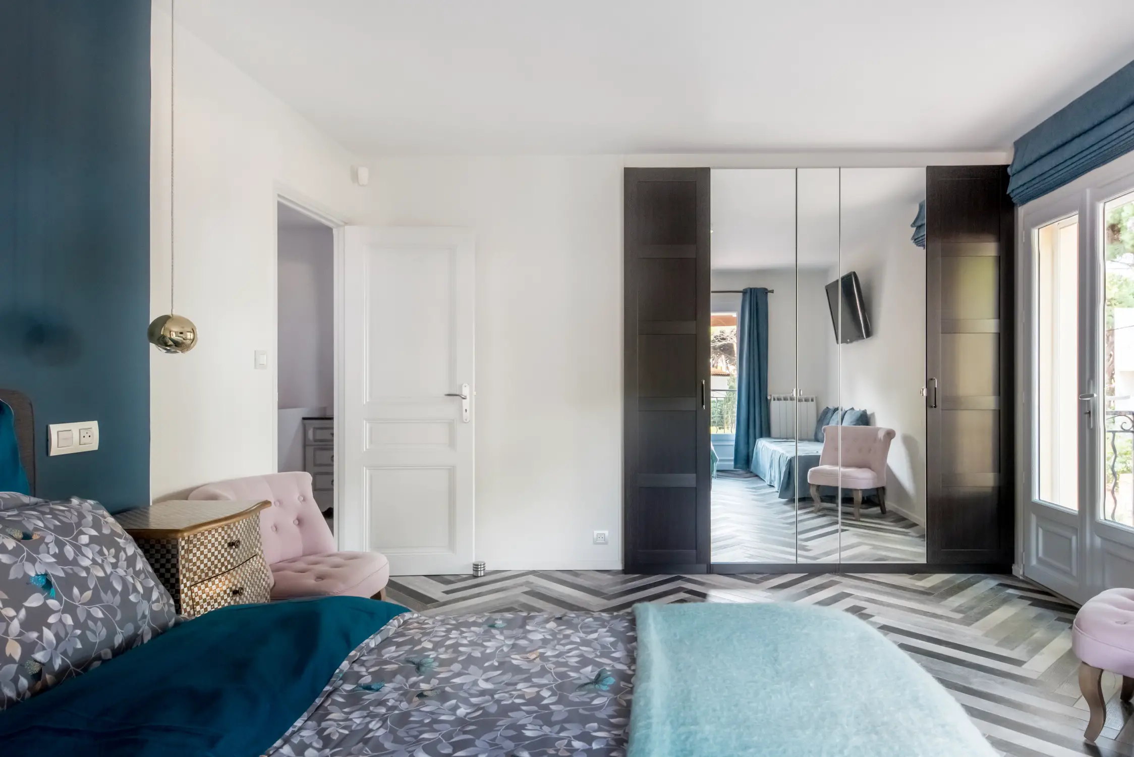 南法当代住宅 | 异国风情壁纸点亮现代设计-15